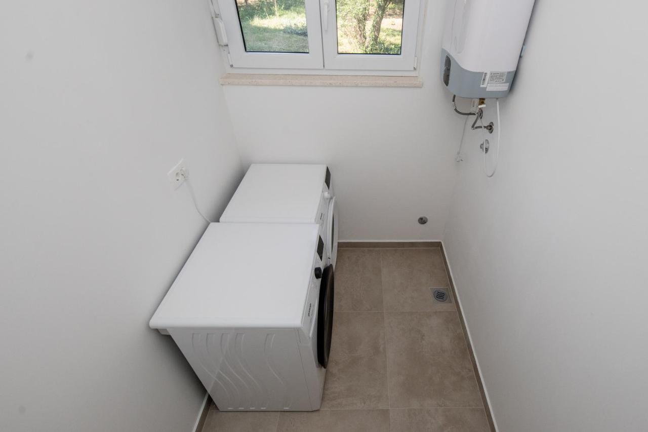 Peaceful Haven Near The Sea-Apartments Torlak Rab Banjol Exteriér fotografie
