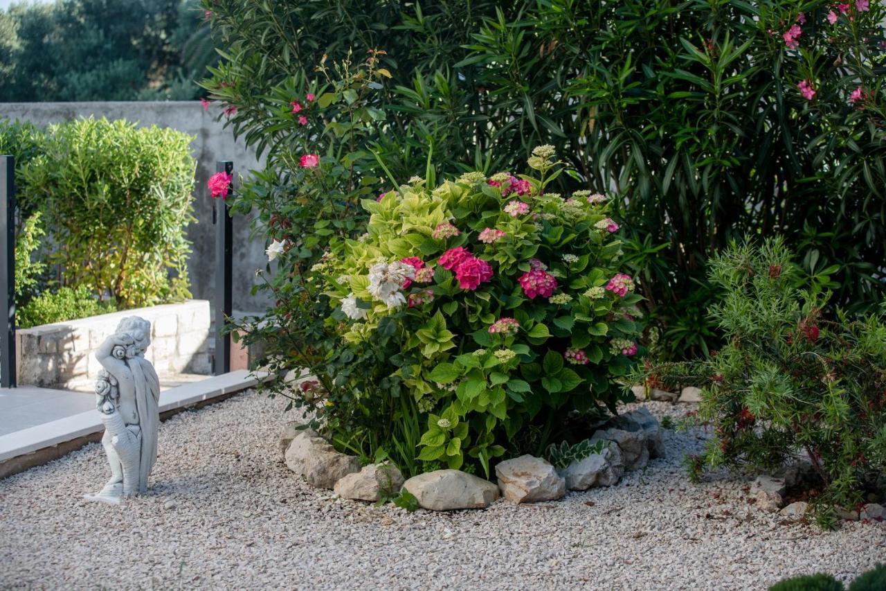 Peaceful Haven Near The Sea-Apartments Torlak Rab Banjol Exteriér fotografie